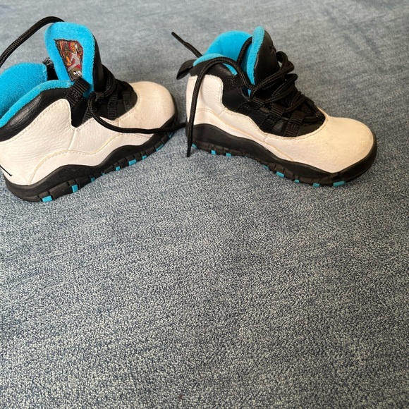 Retro 10s Jordan UNC Blue Colorway - Picture 4 of 5